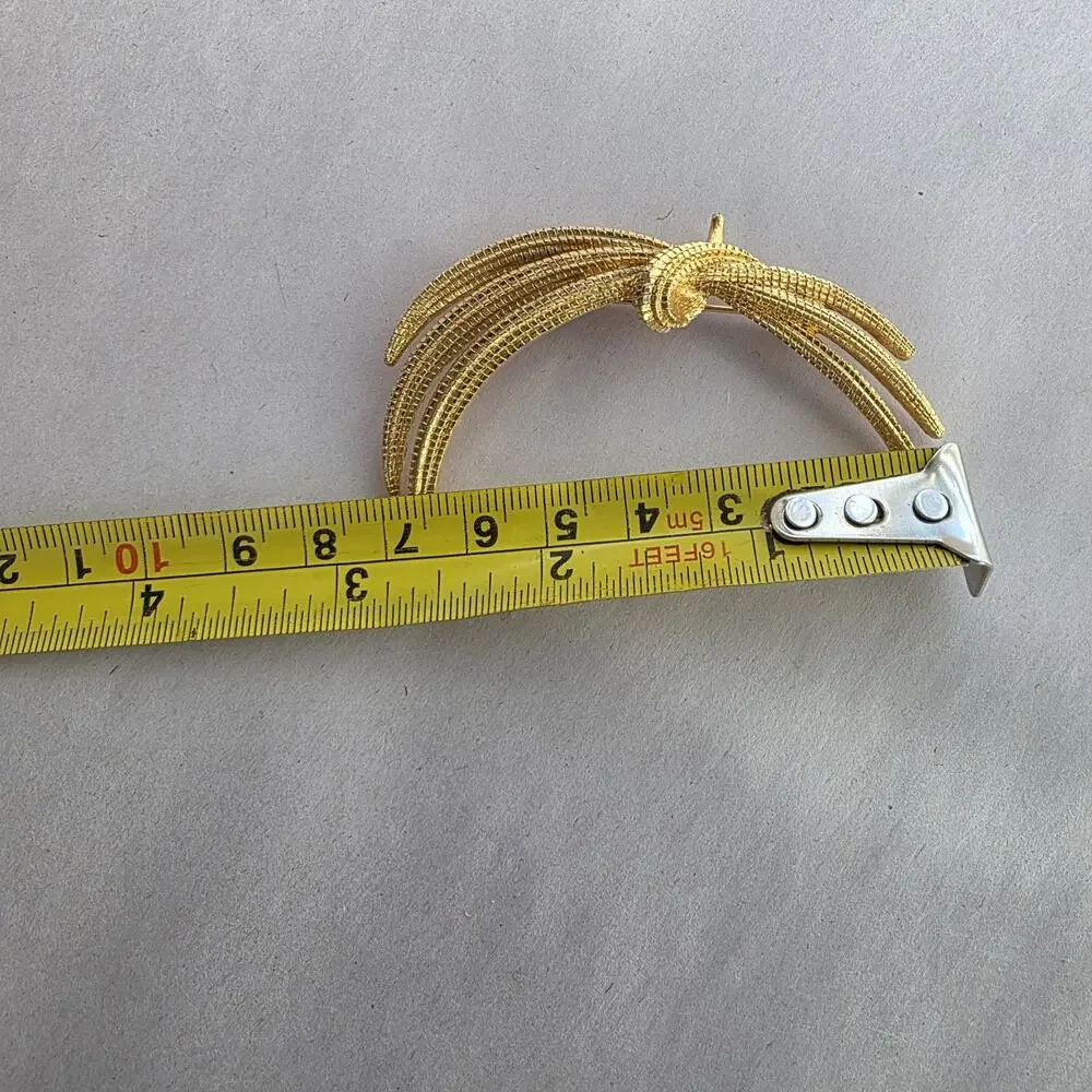 Monet Brooch Gold Tone Textured Ribbon Swirl Vintage Signed 1980s‎ Statement Pin